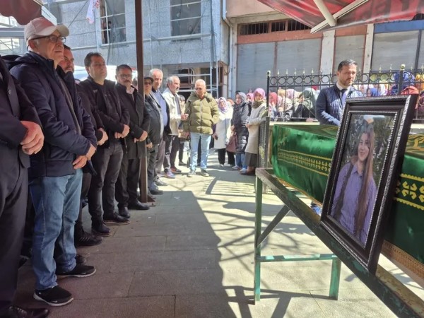 Tabut Başında Yürek Yıkan Feryat! 'Yavrum Kalk Bana Sarıl'